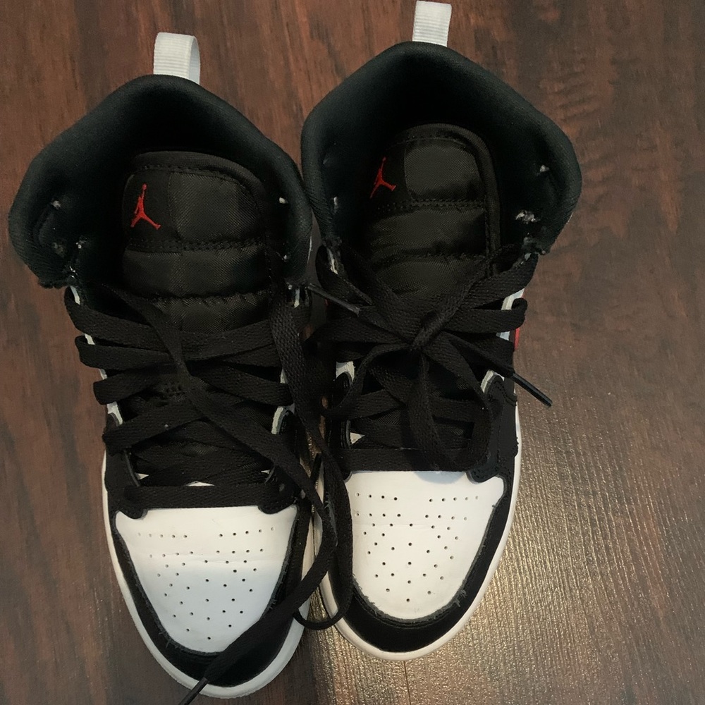 Nike kids sneakers 2.5